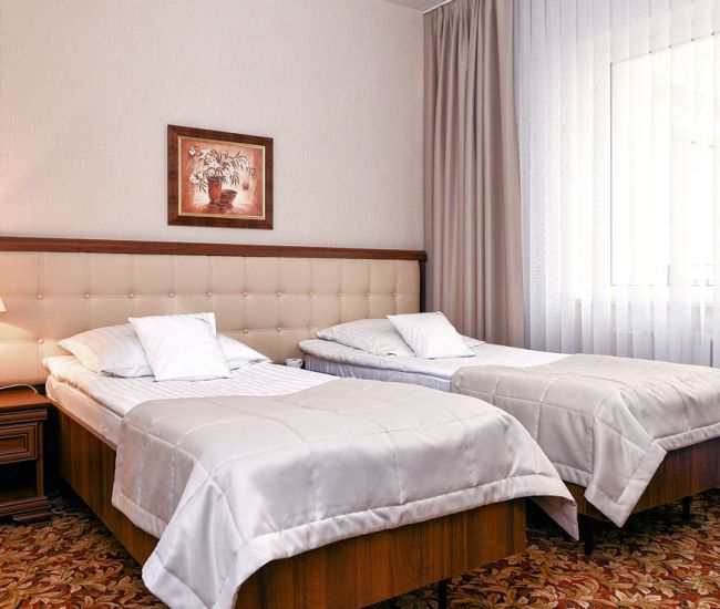 Zweibettzimmer mit Doppelbett